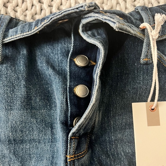 Good American Fold Over Cut-Off Short - Picture 7 of 12